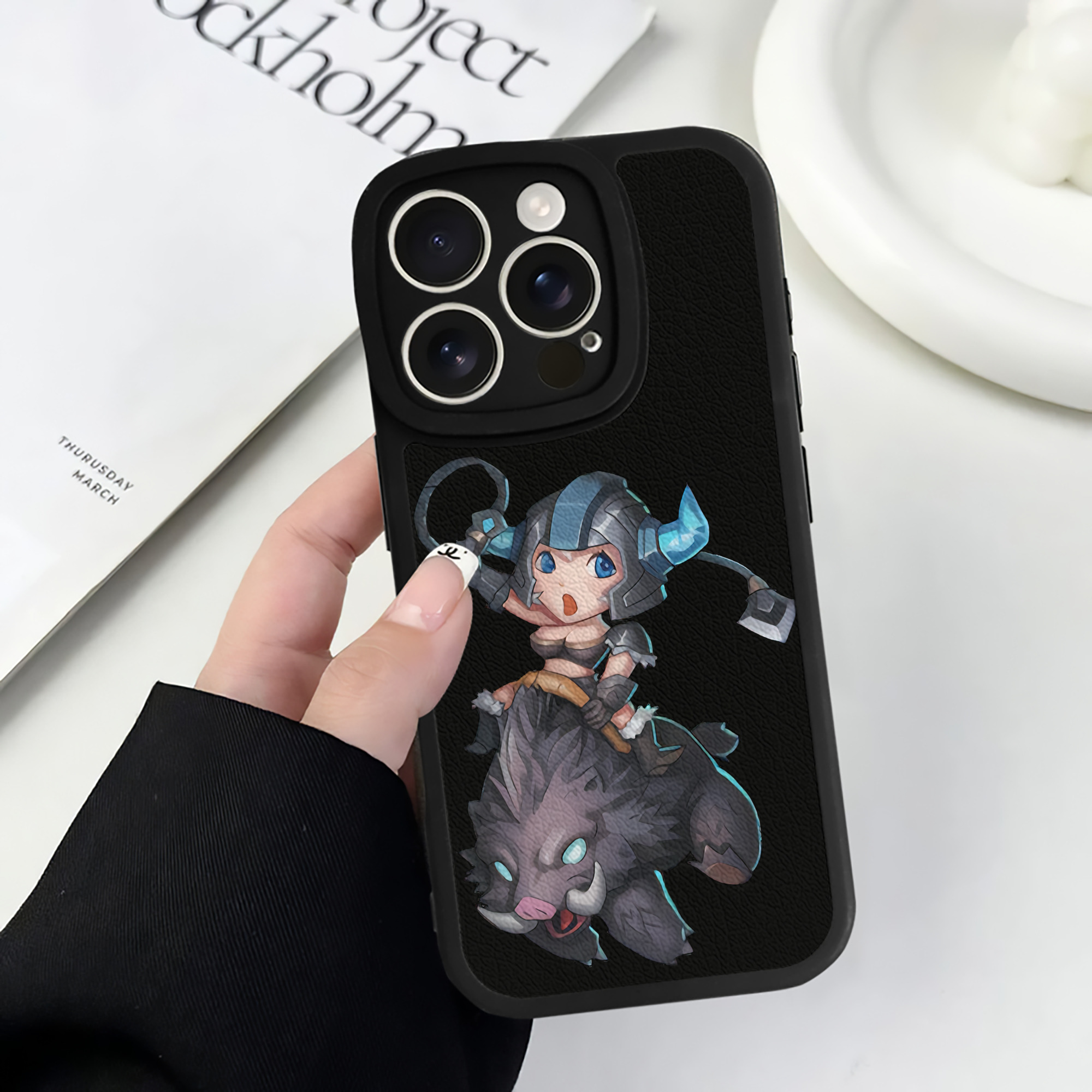 リーグ・オブ・レジェンド League of Legends LOL 【iPhone 16シリーズ対応】シリコンスマホケース（レザー調） 材質：シリコン